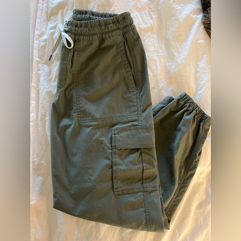 Vuori green pants